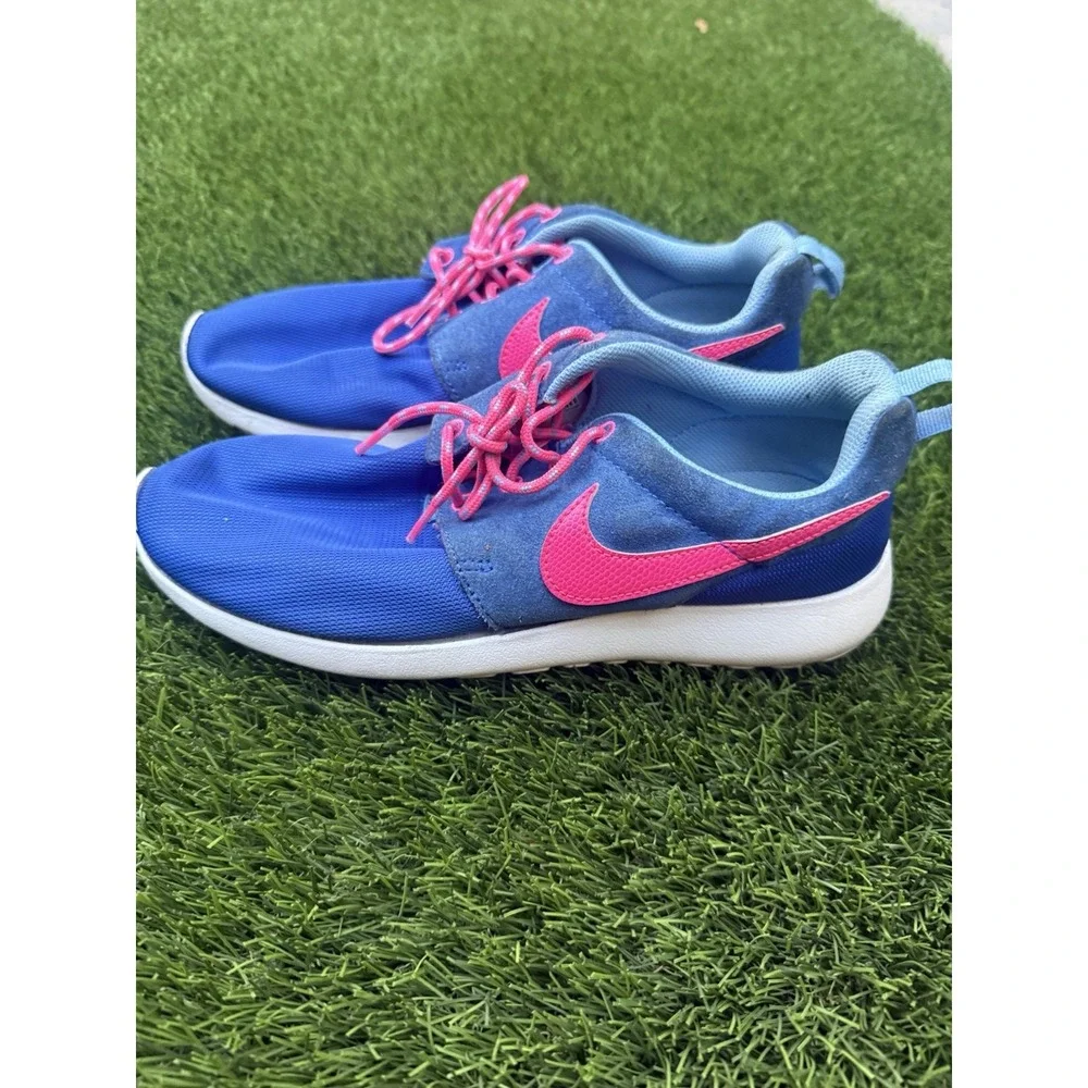Nike Roshe One Running Shoes Youth Size 7Y Women